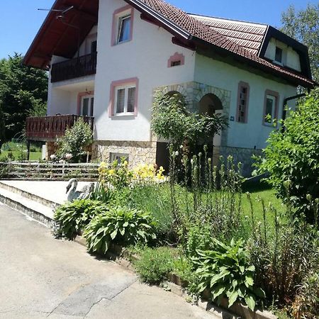 Apartman Jasmin Lägenhet Čatrnja Exteriör bild