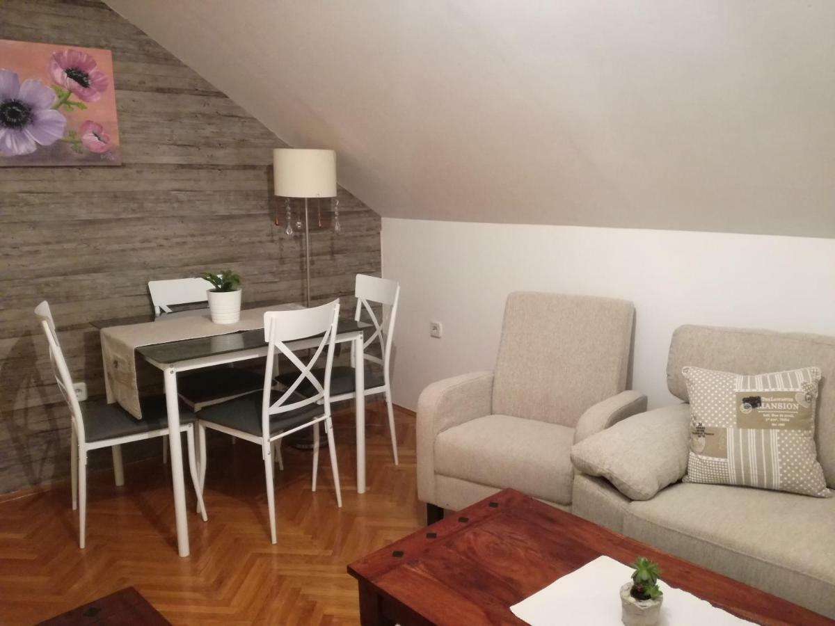 Apartman Jasmin Lägenhet Čatrnja Exteriör bild