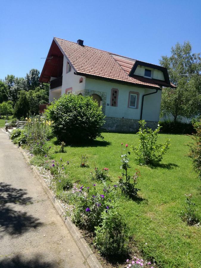 Apartman Jasmin Lägenhet Čatrnja Exteriör bild