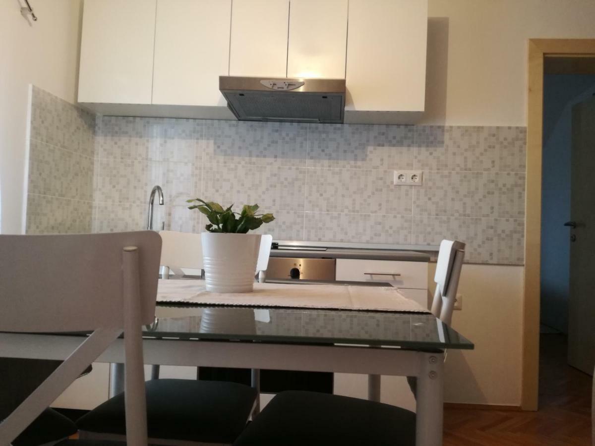 Apartman Jasmin Lägenhet Čatrnja Exteriör bild