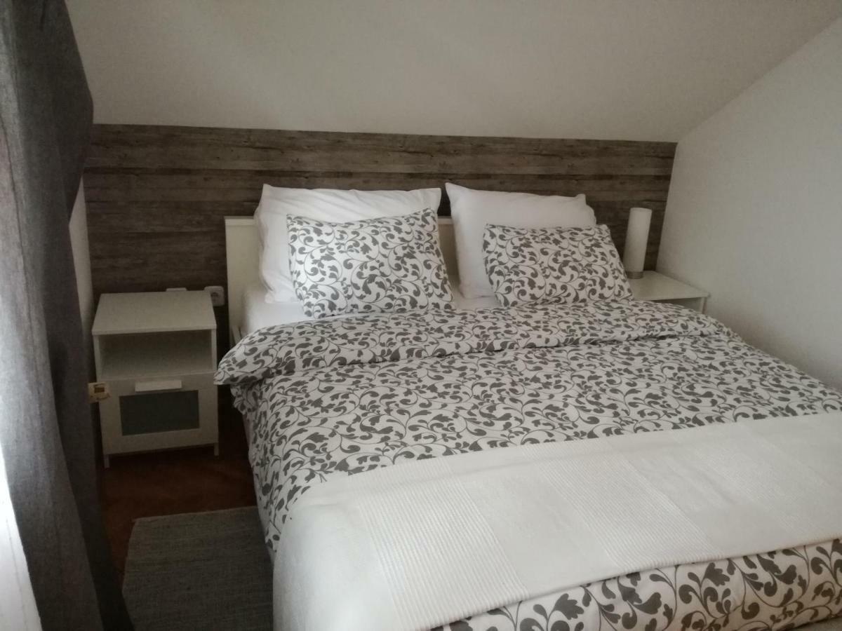 Apartman Jasmin Lägenhet Čatrnja Exteriör bild